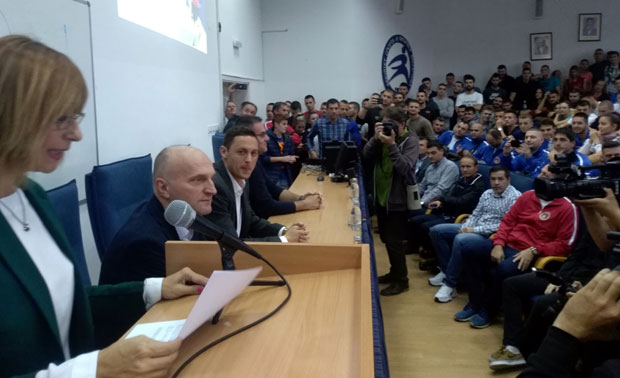 САИГРАЧИ МЕ НЕ БОЈКОТУЈУ: Матић за Новости демантовао тврдње о проблемима у Јунајтеду