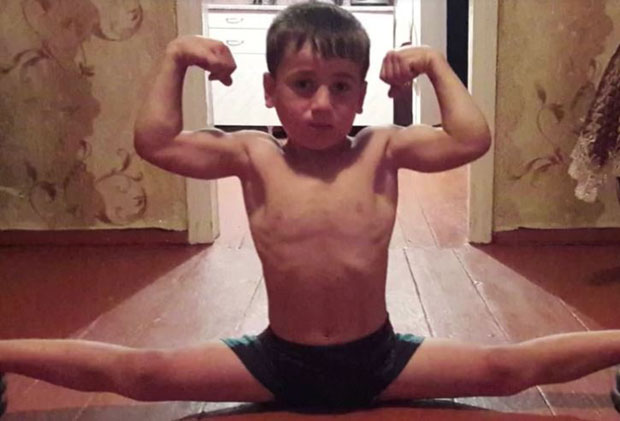 ЧЕЧЕНСКИ ШВАРЦЕНЕГЕР: Рахим Куријев (5) урадио 4.105 склекова за два и по сата, рекорд посветио Кадирову (ВИДЕО)