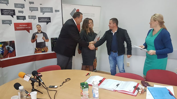 ЗА 33 НЕЗАПОСЛЕНИХ У ПРИЈЕПОЉУ: Добили по 180.000 за самозапошљавање