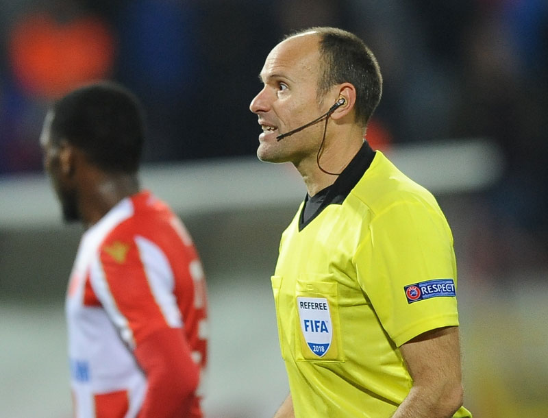 ЛАХОЗ УМИСЛИО ГОЛ МЕСИЈА: Брука арбитра који је судио Звезди против Ливерпула