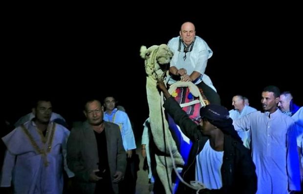 ХИТ ВИДЕО: Палма у посети Египту, уз звуке Боже правде узјахао камилу