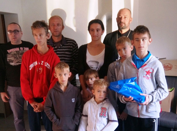 НЕ МОГУ ДА САКРИЈУ СУЗЕ РАДОСНИЦЕ: Нови дом за осмочлану породицу Кузмановић