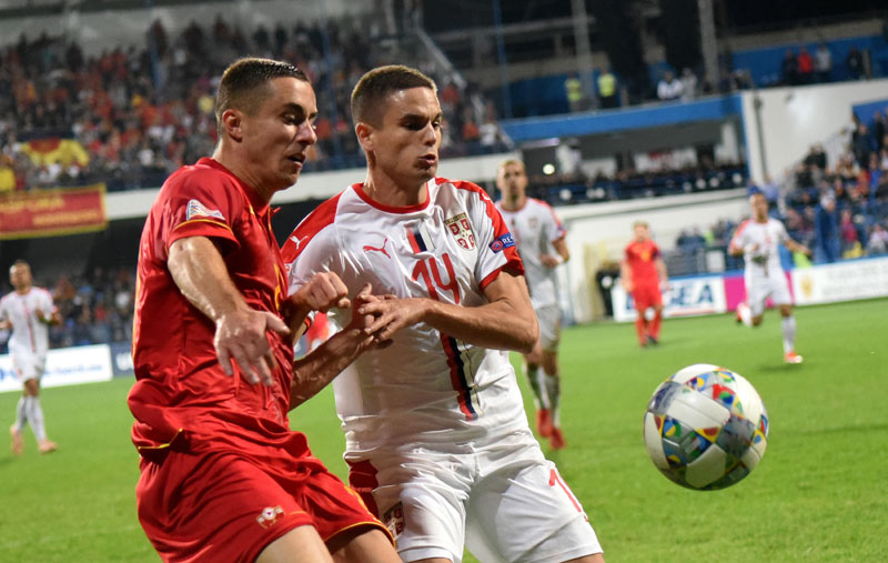 УВЕК УЗ НАШУ МАЈКУ: Многи становници Црне Горе навијаће данас за фудбалску репрезентацију Србије