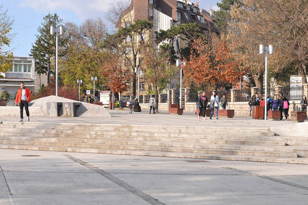 Споменик Стефану Првовенчаном у Краљеву