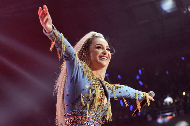 АНАЛИЗА ФЕНОМЕНА МАЈЕ БЕРОВИЋ: Ко је девојка из Илијаша која је стигла до рефлектора Арене о којима сви сањају?