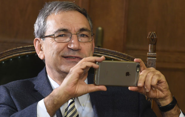 Орхан Памук: Оно што Запад намеће, мења породицу брже него што је природно