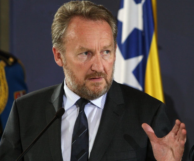 Изетбеговић: Морамо се наоружавати да не будемо лак плен