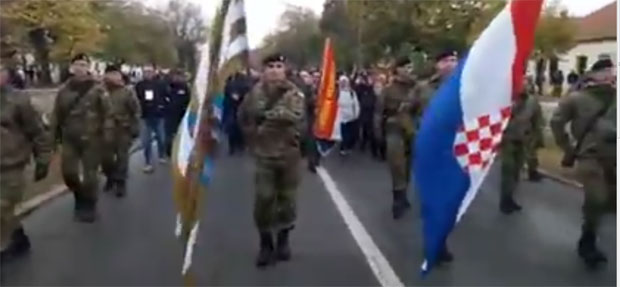 ДРЖАВНИ ВРХ ХРВАТСКЕ У ВУКОВАРСКОЈ КОЛОНИ СЕЋАЊА: Хвале политику Фрање Туђмана и подгревају поделе