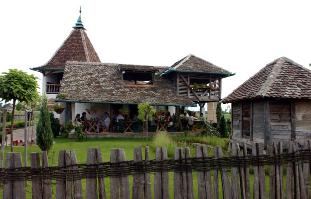 Намет стиже и сеоским угоститељима