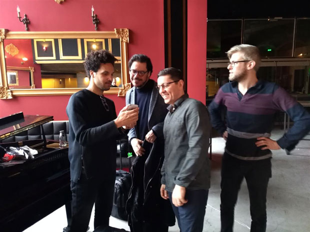 Џез упија све у себе