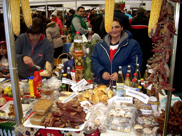 ДАНИ ШУШЕНИЦЕ: Месо мами госте