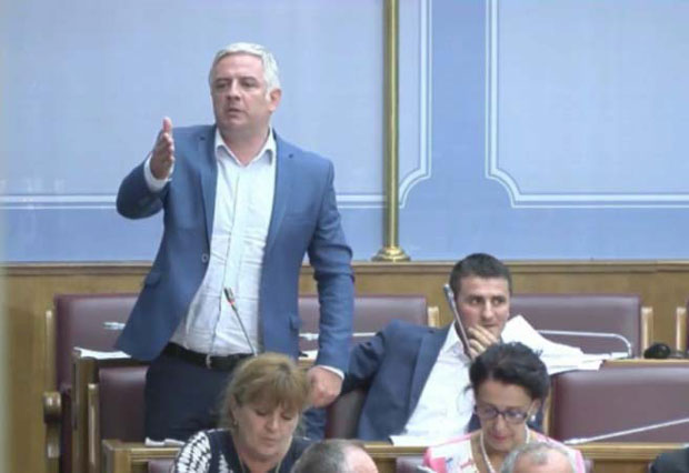 Демократски фронт спрема резолуцију на резолуцију