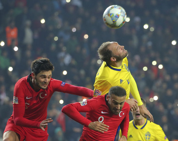 ШВЕЂАНИН БЕРГ ТВРДИ: Судија обећао два пенала?! 