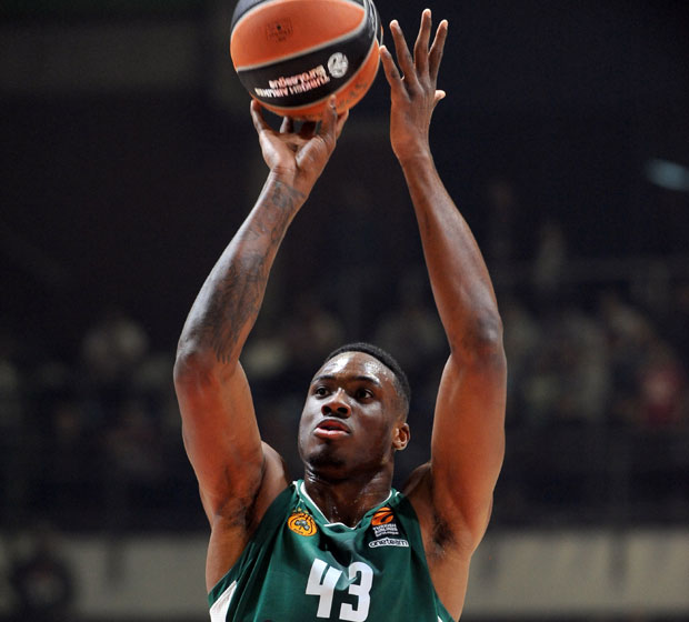 Коментатор који је назвао Адетокумпа мајмуном под истрагом