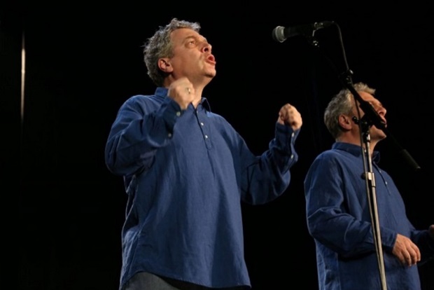 ПЕT ПУТА ИЗЛАЗИЛИ НА „БИС“: Браћа Теофиловић очарали Новосађане