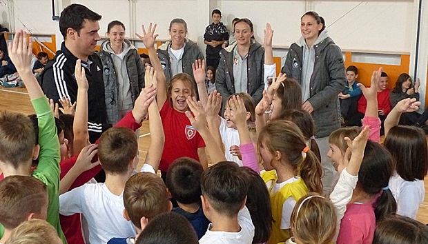 Рукометашице са школарцима на старту припрема за ЕП: Ова енергија нам је потребна