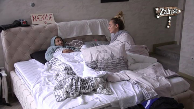 СВАКИ ДЕО ТЕЛА МЕ БОЛИ: Луна се након сусрета са Слобом пробудила утучена, Саво је тешио, па открио шта му је Радановић обећао пре одласка (ВИДЕО)