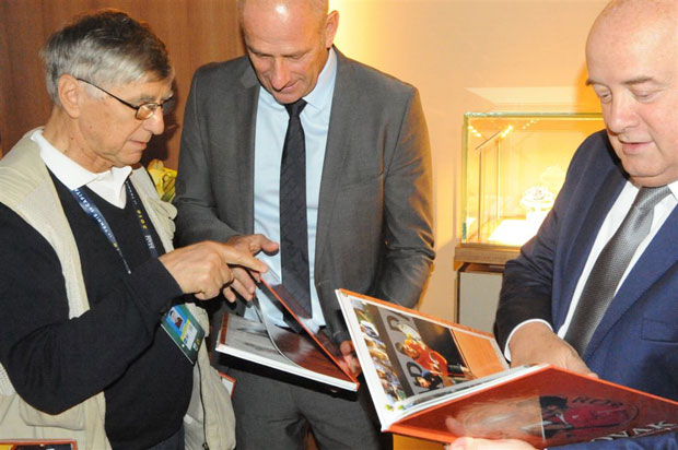 ШАМПИОН МЕЂУ КОРИЦАМА: Књига о Нолету у библиотеци Ролан Гароса