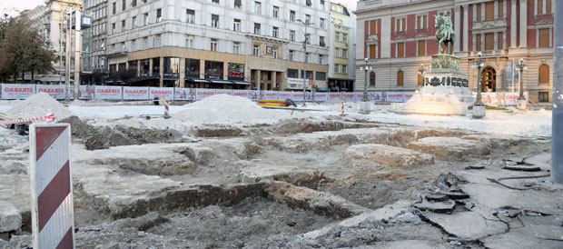 Капија на Тргу Републике Виртембершка, биће затрпана и поплочана