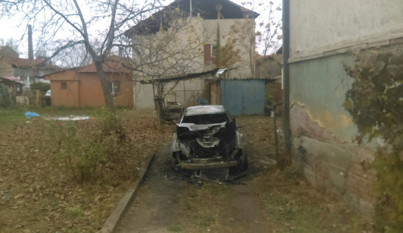 ИЗГОРЕО ЈОШ ЈЕДАН АУТОМОБИЛ У НИШУ: Ватра „прогутала“ возило