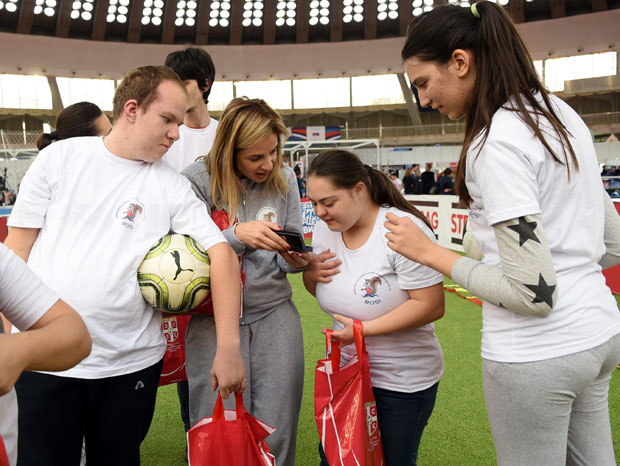 Марина Тадић помаже деци са инвалидитетом