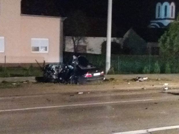 УДЕС КОД ГРАДИШКЕ: Подлетео колима под аутобус