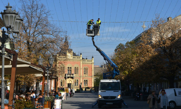 Нови Сад: Више украса и сјаја