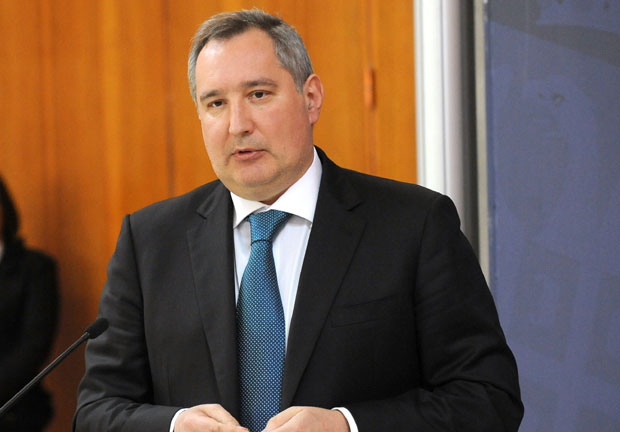 Рогозин: Проверићемо јесу ли Американци заиста били на Месецу