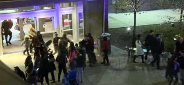 На црни петак пуцњава и убадања у тржним центрима у САД (ВИДЕО)