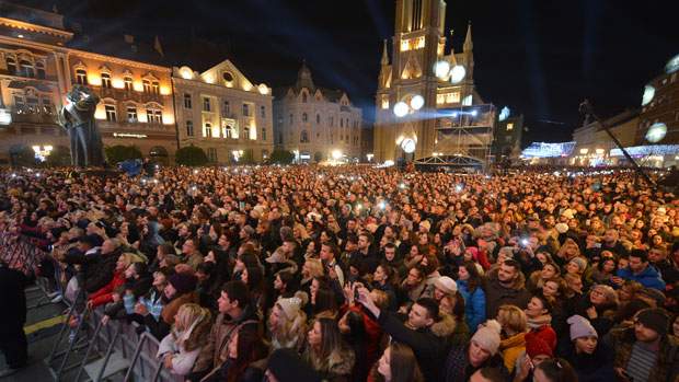 “КОНЦЕРТ ПРИСАЈЕДИЊЕЊА”: Здравко и Звонко разгалили Новосађане (ФОТО)