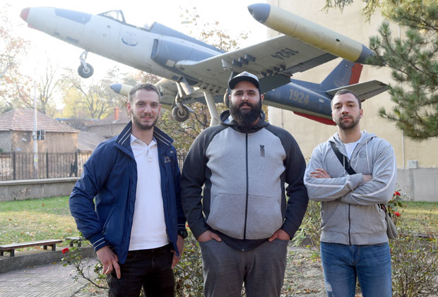 Цео свет им на длану, а вратили се у своју Србију
