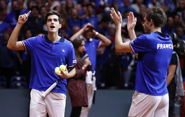 ТИЊА НАДА ТРИКОЛОРА: Французи смањили предност Хрвата у финалу Дејвис купа 