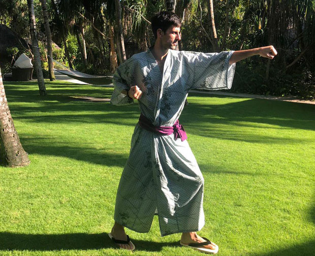 ЂОКОВИЋ КАО САМУРАЈ: Новак ужива са супругом Јеленом на Малдивима