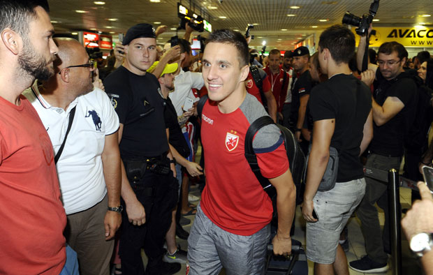 Фудбалери Звезде Јовичић и Јевтовић на штанду СИМ