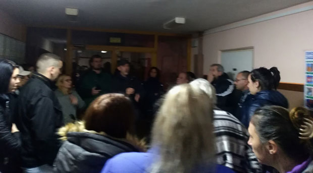 ЦВОКОЋУ НА 10 СПРАТОВА: Радијатори хладни у целој згради, а не ради ни лифт 