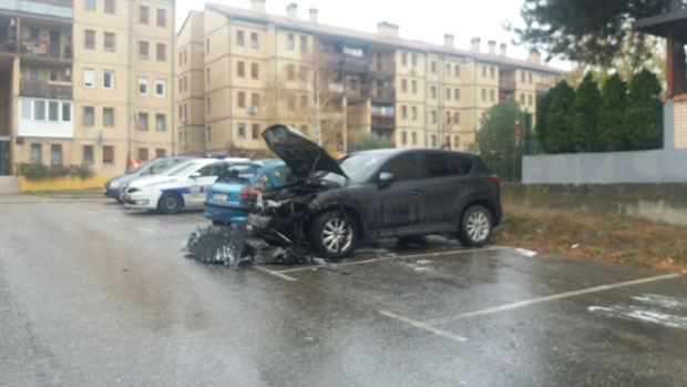 Изгорео службени аутомобил у Сремској Митровици