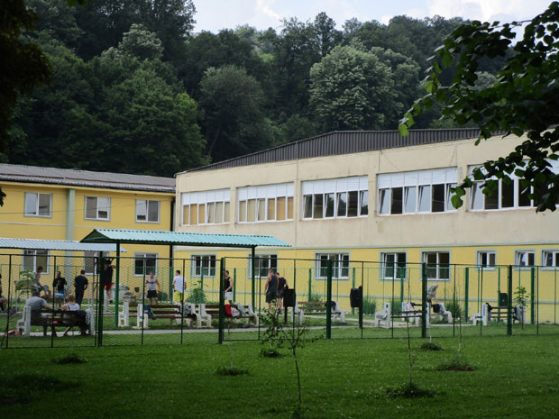 МАЛОЛЕТНИК (17) КАШИКОМ ЗАКЛАО СТАРЦА: Очух му убио брата, а мајка помагала