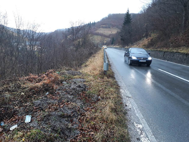 НОВИ ДЕТАЉИ ТРАГЕДИЈЕ КОД БЕРАНА: Тетка испала из кола и погинула