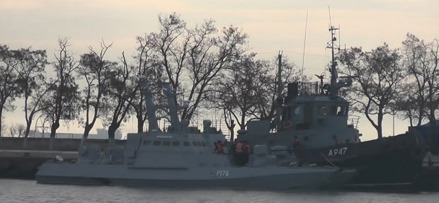 Објављен снимак украјинских бродова у руској луци (ВИДЕО)