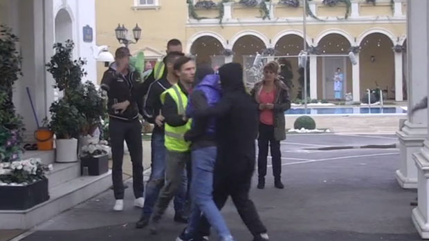 ХАОС У ЗАДРУЗИ: Сале насрнуо на Тому, обезбеђење одмах реаговало, а онда је Мики поручио Панићу: Индијанац за Свилајнац! (ВИДЕО) 