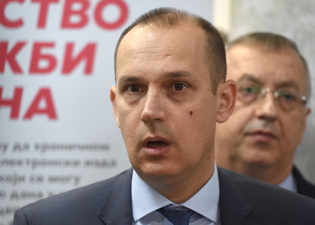 ЛОНЧАР УПОЗОРАВА: Ако се не укину таксе, настаће огроман проблем с лековима