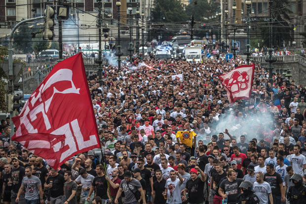 „Делије“ испуниле центар, песме одјекују Напуљом