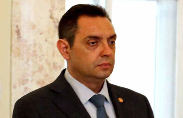 Вулин: Војска и полиција не бране режим, већ земљу и Устав