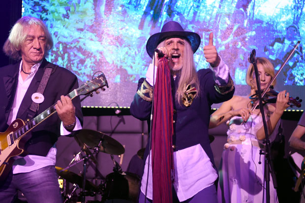 Алисин повратак уз Пијане ноћи