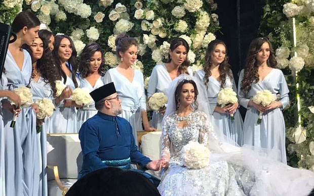 ПРЕШЛА ИЗ ПРАВОСЛАВЉА У ИСЛАМ: Бивша мисица се удала за дупло старијег краља (ФОТО)