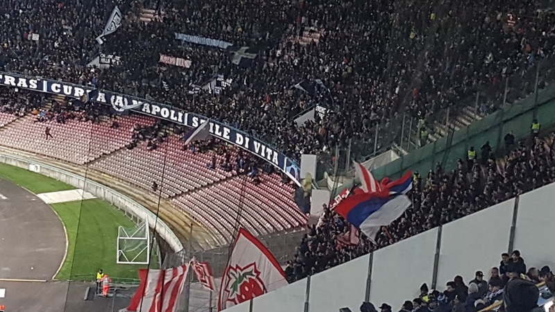 Пријатељска атмосфера у Напуљу, на трибинама и Миличић (ВИДЕО)