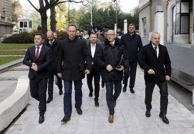 СИТУАЦИЈА НА КиМ АЛАРМАНТНА: Храна при крају, а нестаје и мазута