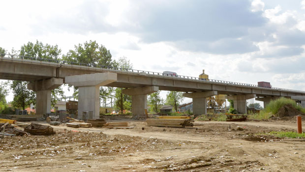 НЕСРЕЋА НА ГРАДИЛИШТУ: Радник тешко повређен, лекари се боре за његов живот