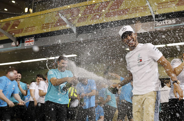У МЕРЦЕДЕСУ ПРЕЗАДОВОЉНИ: Хамилтон је возио још боље после освајања титуле