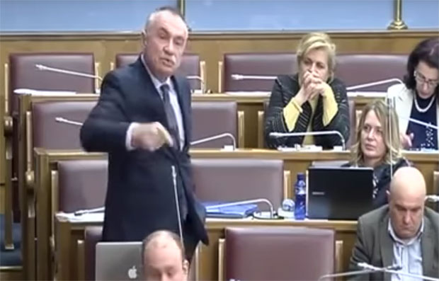 ЈА БИХ ВУЧИЋУ БОМБУ БАЧИО: У црногорској Скупштини неслана шала на рачун председника Србије (ВИДЕО)